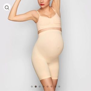NWOT SKIMS Maternity Sculpting Short Mid Thigh in Sand 4X/5X